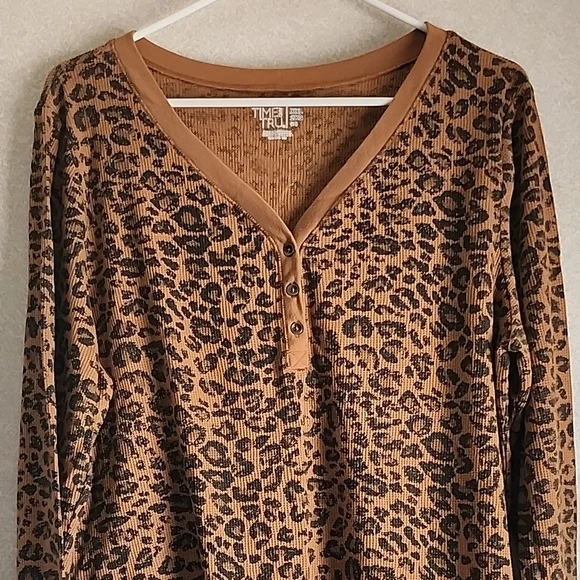 Time and Tru Brown Leopard Print Button-Up Top - Picture 5 of 5
